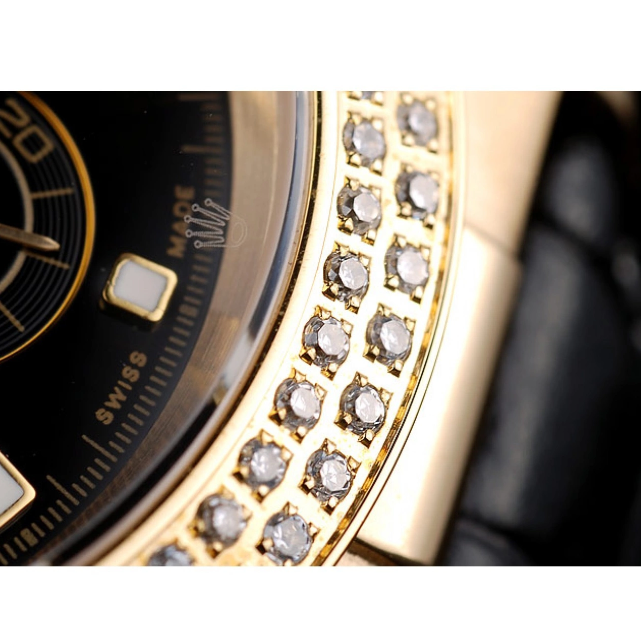 Aaa replica watch Bezel Crystal Studded Rolex Daytona Case Gold Dial Black 0708